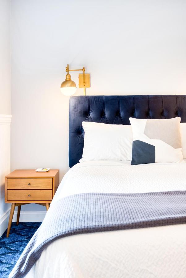 The Hudson Whaler Hotel Bagian luar foto